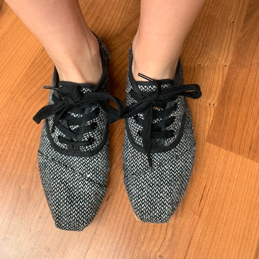 Toms Lace Up Shoe